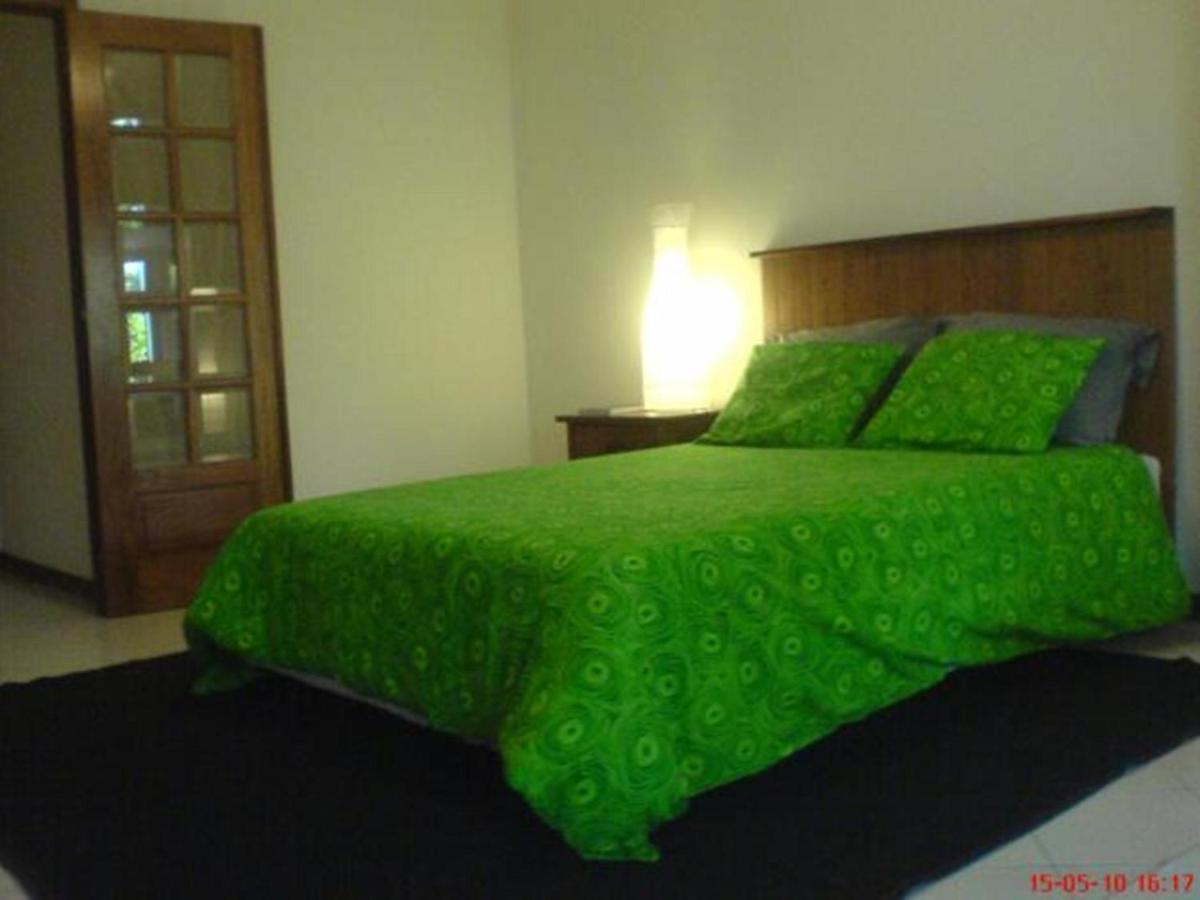 Apartment With Private Garden Porto Cameră foto